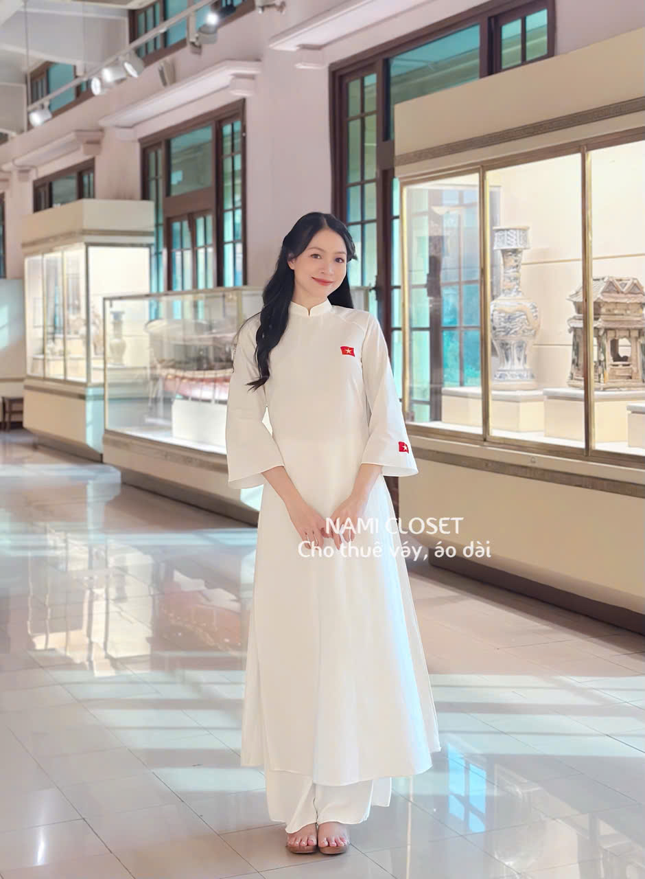 ÁO DÀI TRẮNG DÁNG SUÔNG