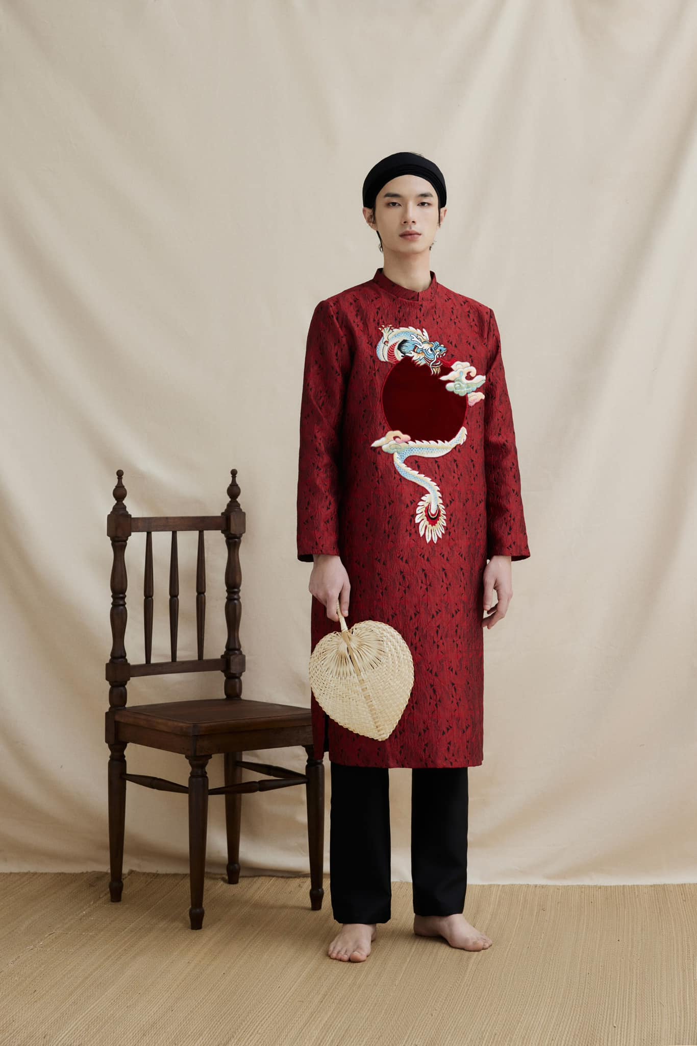 ÁO DÀI NAM ĐỎ HỌA TIẾT TRÒN TRƯỚC NGỰC-MAISON LONG