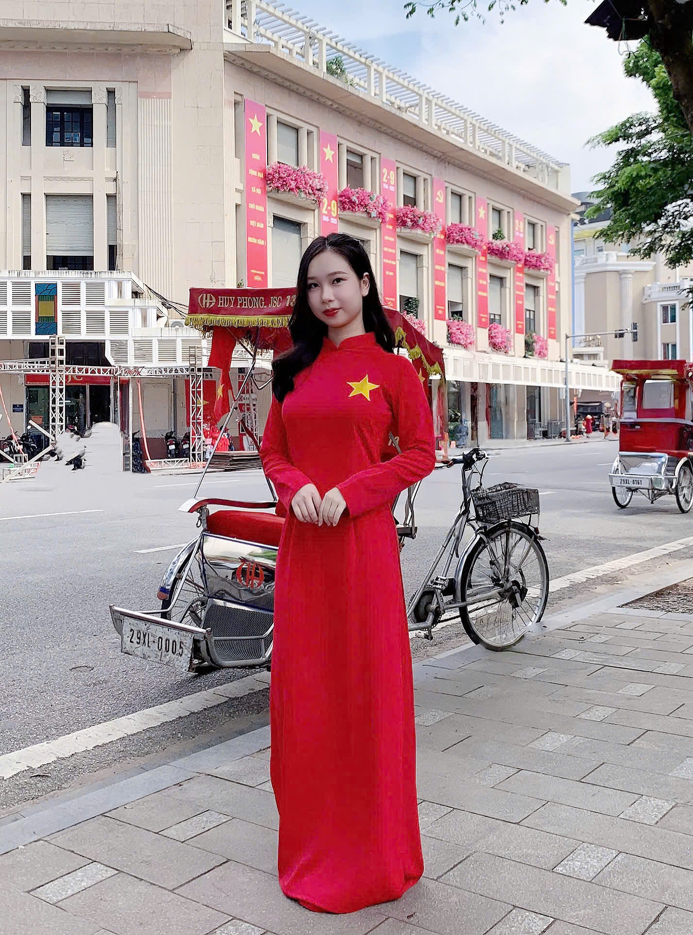 ÁO DÀI ĐỎ THÊU NGÔI SAO